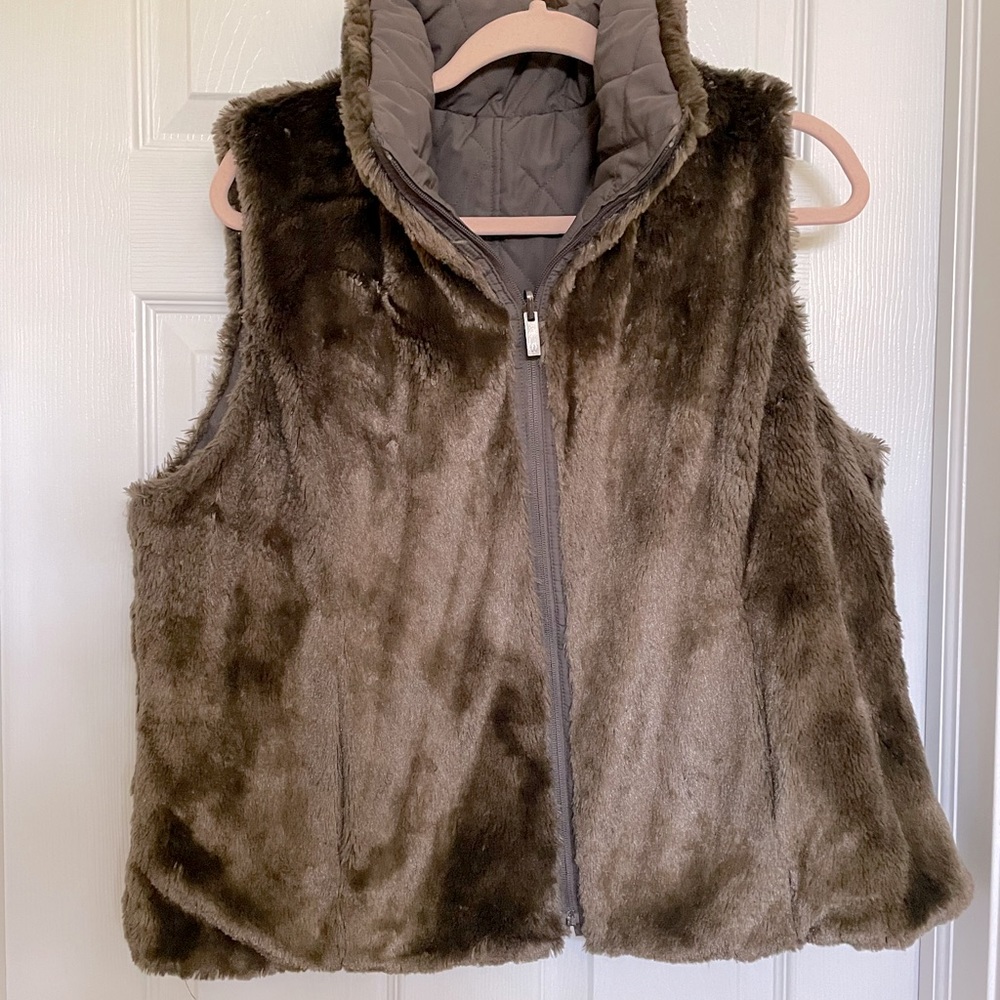Faux fur reversible vest